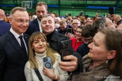 030_Andrzej_Duda_Ropczyce_spotkanie_mieszkańcy_20-02-2025_MB1_5618