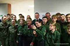 037_Andrzej_Duda_Ropczyce_spotkanie_mieszkańcy_20-02-2025_MB1_5878