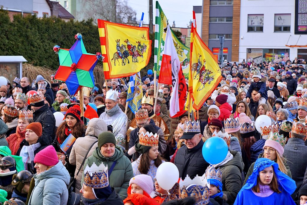 Orszak Trzech Króli przejdzie ulicami Dębicy. Barwne jasełka pod hasłem „Nadzieją się ciszą!”